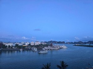 bán ks mặt biển dòng tiền 40tr/tháng dt 216m2 sổ đỏ