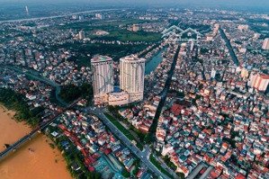 mặt phố phường bồ đề. thông số đỉnh cao 95m2 mặt tiền 6m.view thoáng.giá hợp lý 250tr/m2