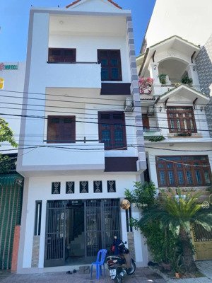 bán nhà 3 tầng view sông mát mẻ , đối diện đảo hoa sen vô cùng phong thuỷ