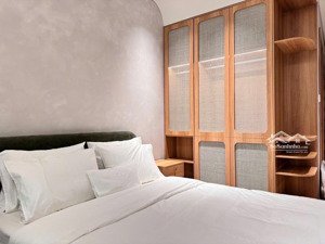 cần tiền gấp muốn bán căn view trực diện biển tầng trung tòa sanhome