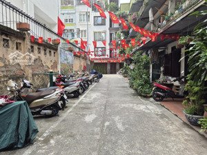 tập thể tầng 1 quan hoa - 75m2 - ô tô đỗ trước nhà - vài bước ra phố