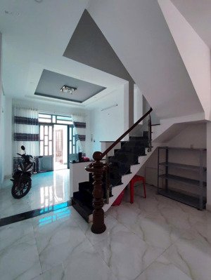 căn nhà ngay ngã tư ga - sát chợ cầu đồng 1 trệt 1 lầu hẻm xe ô tô 7m rộng rãi