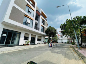 nhà đẹp 4 tầng, diện tích 156m2, thu nhâp 500tr/năm, đường rộng kdc bàn cờ đỗ xuân hợp sát global.