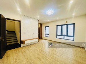 hiếm! nhỉnh 8 tỷ - nhà mới cực đẹp 37m2x5t vuông vắn. ngõ thoáng sáng, gần hồ tây phố lạc long quân