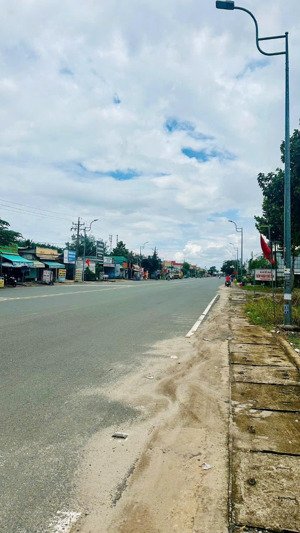 bán đất mặt tiền đường 239, minh long, 890 triệu kinh doanh buôn bán ngay.