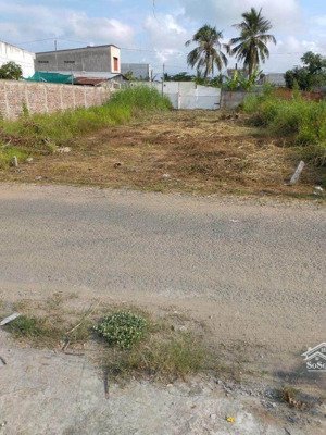 chủ dưới quê cần tiền cần bán lô đất 148m2 mt thanh nhung, tân thành, gò công, giá chỉ 475tr sổ sẵn