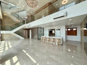 penthouse 2 tầng + sân vườn siêu rộng, tổng diện tích 426m² tại the vista an phú, nội thất cơ bản