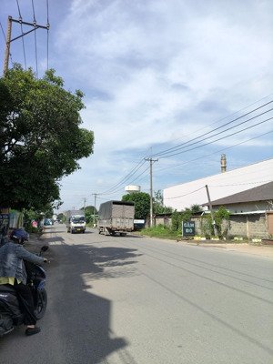 ngộp bank- mặt bằng kinh doanh đường 16m- dt 300m2 giá chỉ hơn 10 đồng.