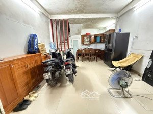 siêu phẩm cầu giấy -6 tầng nhà mới-gần phố ngõ thông kinh doanh -nội thất đầy đủ -giá nhỉnh 8 tỷ