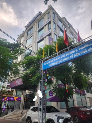 siêu hiếm, bán gấp tòa văn phòng, mặt phố hoàng quốc việt, 88m2, 7 tầng, mt 7.8m, 3 mặt đường, mới.
