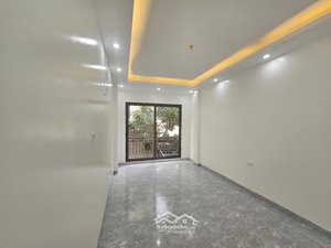 tôi chính chủ bán nhà tây hồ vị trí đỉnh gần đường, ô tô qua cổng, dân xây