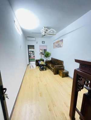 căn hộ tập thể bộ công an 80m có nội thất, ô tô chạy quanh.