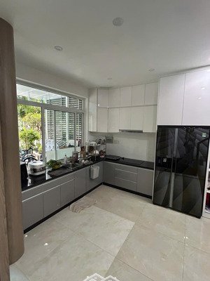 cho thuê nhà 85m2 full nt, view hồ bơi giá và công viên 16tr/tháng