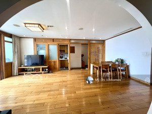 độc quyền cho thuê căn hộ 4pn3wc , 2 ban công , nhà trống hoặc full nội thất, giá 39,9tr