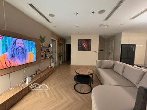 chính chủ cần bán căn 3pn vòng cung tầng cao view sông full nội thất cao cấp