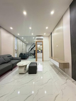 bán tập thể nghĩa tân - sử dụng 80m 3 ngủ, 2wc - full nội thất - 2 ban công thoáng - oto đỗ