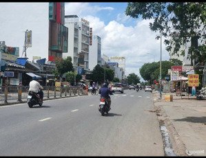bán căn hộ dịch vụ gần metro - đang cho thuê ổn định - mặt tiền kinh doanh sầm uất.