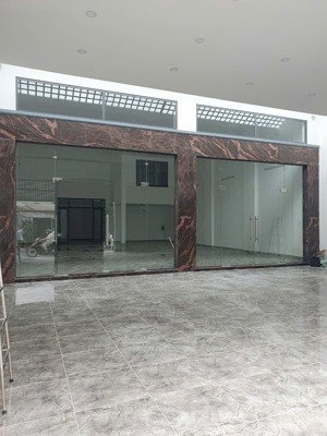 cần bán nhà mt đường trần văn mười. dt 10x30m, đang cho thuê 30tr/tháng