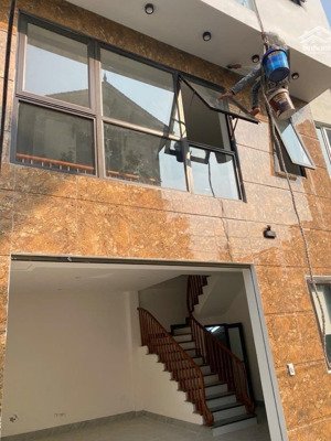 bán căn nhà 6 tầng phố thạch bàn ô tô đỗ cửa sát phố đầy đủ tiện ích