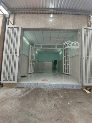 nhà cấp4 sổ hồng riêng mới xây nằm ngay đường tân hiệp 9 ,tân hiệp hóc môn
giá 2tỷ850