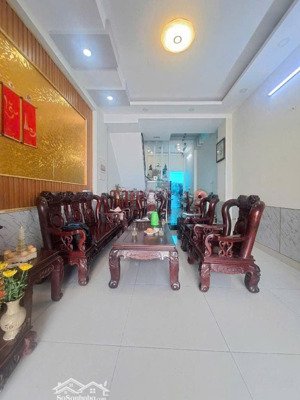 chủ kẹt tiền bán nhanh 3 căn nhà liền kề đang cho thuê có dòng tiền ổn định 180m2 10,5 tỷ