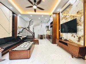 siêu hiếm! tôn thất tùng 46m2, sát phố, ngõ ba gác thông, nhà mới, hai thoáng, full đồ, ở ngay.