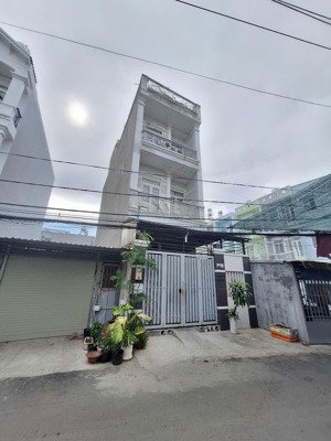 nhà 2 lầu và sân thượng mặt tiền hẻm chính đường lê văn lương.