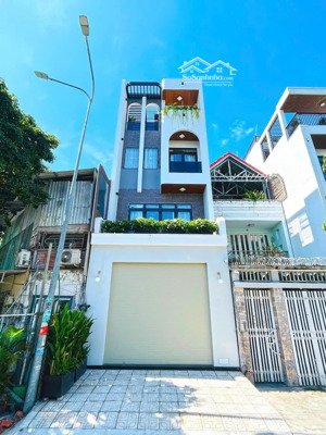 siêu phẩm nhà mới tuyệt đẹp 4 lầu sân thượng đường số phạm hữu lầu q7