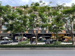 cho thuê vp căn góc 2 mặt tiền full nội thất làm việc giá $ 37 tr/ tháng. tại kdt vạn phúc city.