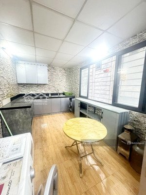 chính chủ bán nhà tập thể hoàng ngọc phách, sổ gần 50m, sd 90m, 3pn, nhà nguyên bản, ô tô đỗ cửa
