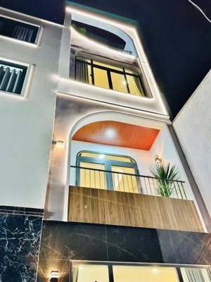 bán nhà góc 2 mặt tiền trung tâm quận 4 vị trí vàng cho kinh doanh & đầu tư 80m2/4ty3 sổ riêng