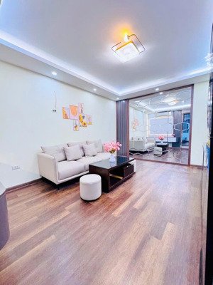 chính chủ cần bán căn tập thể tầng 3 - hồng mai - bạch mai - ô tô đỗ - gần trường - 31/65m2