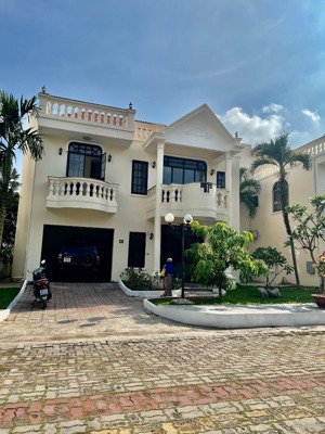 cho thuê nguyên căn biệt thự villa an phú đông, dt 600m2 1trệt 2lầu 5pn 6wc sân thượng gara ôtô