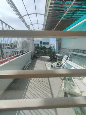 cho thuê nhà mặt tiền nguyên căn ngay chợ phạm văn hai