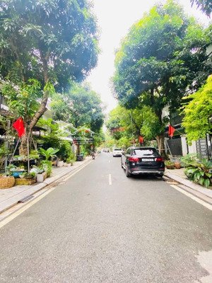 biệt thự liền kề vip - phân lô vỉa hè ô tô tránh đỗ - giá chỉ 21 tỷ