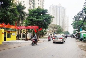 bán nhà mặt phố nguyễn hoàng tôn, 108m2, mặt tiền 4.2m, gần 2 con rồng!