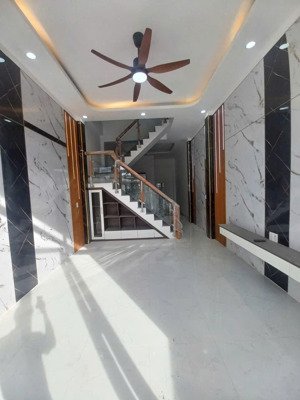 nhà sổ hồng riêng cách ngã tư bình chuẩn ủy ban phường trường học, 500m bình chuẩn thuận an bd