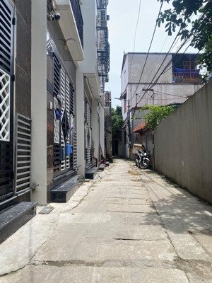 nhà yên lũng 39m cách ô tô 20m, 5 tầng giá hơn 4 tỷ