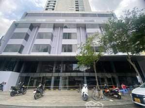 ngang khủng 30m sử dụng hơn 2.000m2 - trung tâm bến nghé số 70 huỳnh thúc kháng,quận 1.!!