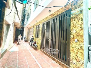 trung tâm hai bà trưng full nội thất nhà mới 100% - gần phố - nhà đẹp ở ngay.