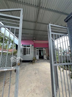 chính chủ cần bán diện tích: 173 m² (ngang 7,7 m x dài 23 m, thổ cư 165 m², có sổ hồng chính chủ)