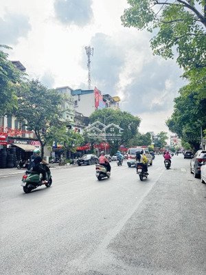 bán nhà mặt phố vip hai bà trưng 120m2, lô góc, vị trí vàng, đường 2 chiều, vỉa hè rộng giá 120 tỷ