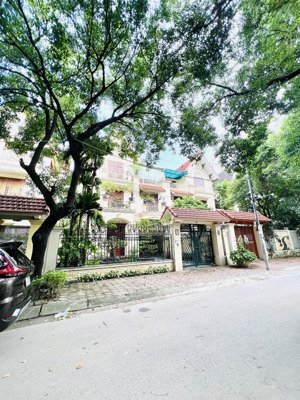 bán biệt thự kđt văn quán,180m2,mt:10m,giá:42,9tỷ, 3 thoáng ,5 ngủ,dân trí cao.