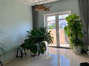 bán căn nhà phố 6x18m full nội thất. mua liên hệ môi giới tấn giàu