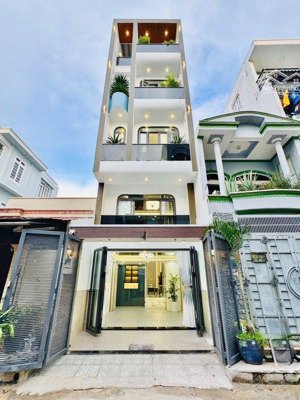 giá rẻ bất ngờ gần lenmark81-cầu sài gòn,đường ôtô 7m tân cảng-bình thạnh,3tỷ850/89m2,cho thuê 28tr