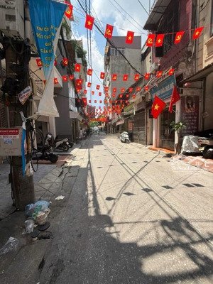 bán căn nhà 75m2 6 tầng giữa phố thanh yên hoàn kiếm.