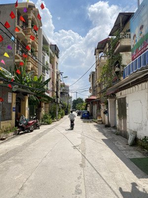 bán nhà riêng dân xây quang tiến, dt 68m2 x 4 tầng 10.2 tỷ, ngõ thông 3 ô tô tránh nhau, kd rất tốt