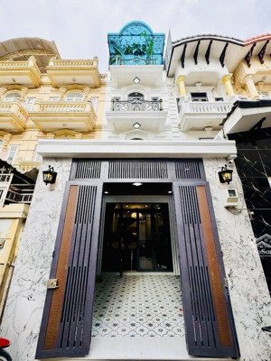 cần bán nhà đẹp mới xây - hiện đại phong cách châu âu - hẻm xe hơi - lý phục man bình thuận q7