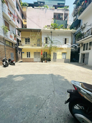 bán nhà 2 tầng đội cấn 3 mặt ngõ - trước nhà rộng 10m - ô tô vào nhà giá 12.8 tỷ - 45m2