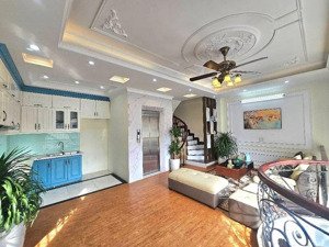 bán g.ấ.p nhà 6 tầng 300m2 sàn, đường ô tô 7 chỗ, lô góc